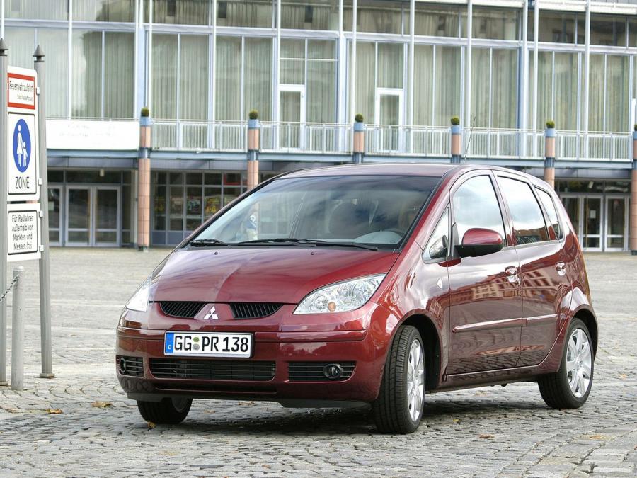  Mitsubishi Colt 5-Door 2004 года  (фото 4 из 29)
